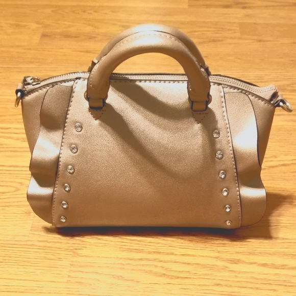 Adorable gold Handbag NWOT - Picture 2 of 6